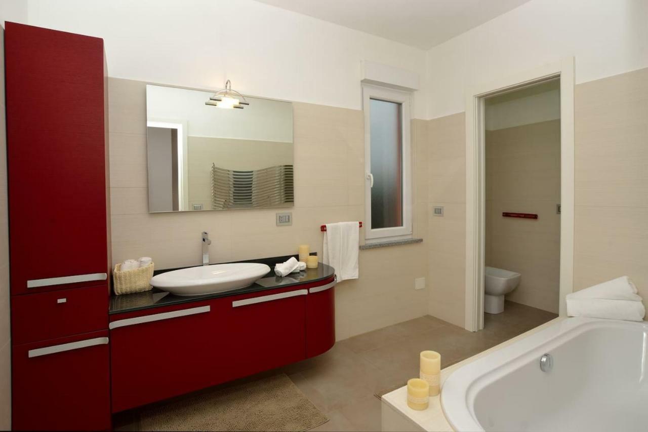 Villa Giovanna Con Terrazza Panoramica, Jacuzzi E Sauna Loano Exterior photo